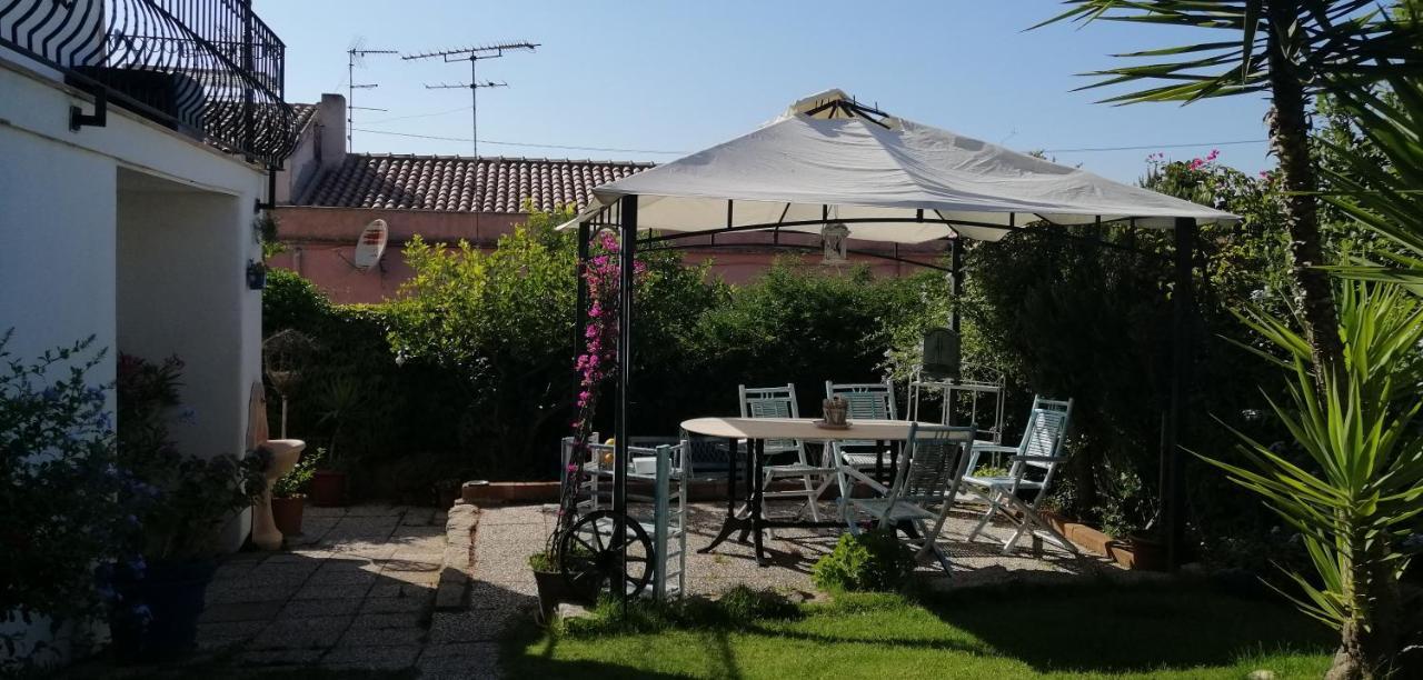 La Porta Sulla Costa Acomodação com café da manhã San Pantaleo Exterior foto