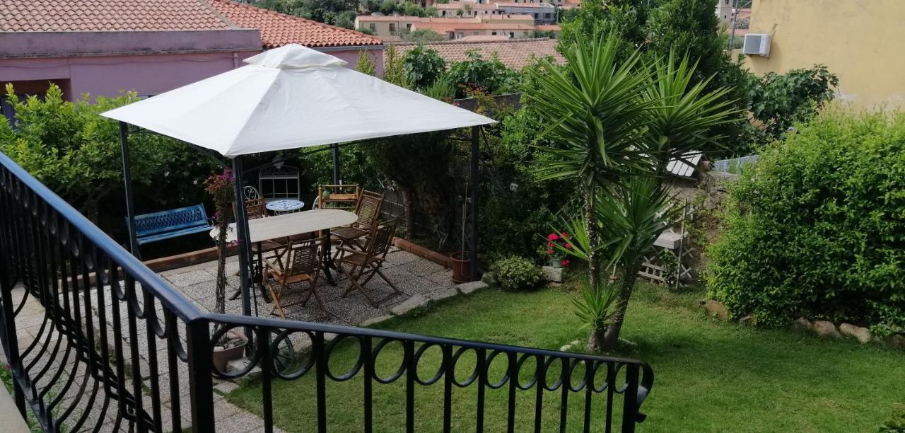 La Porta Sulla Costa Acomodação com café da manhã San Pantaleo Exterior foto