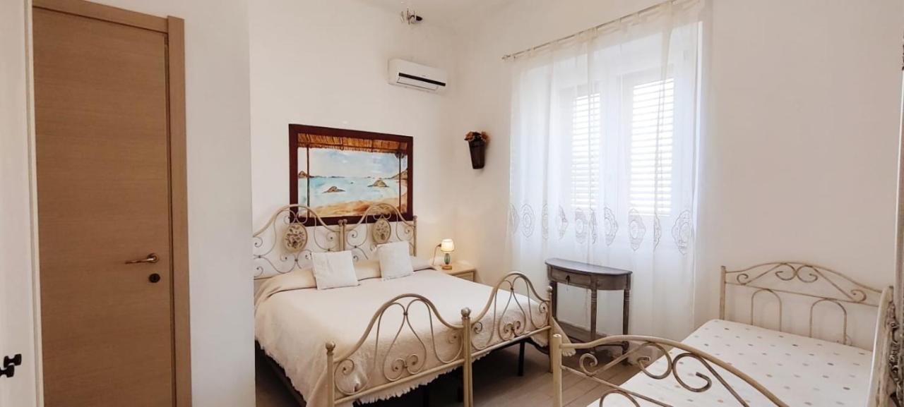La Porta Sulla Costa Acomodação com café da manhã San Pantaleo Exterior foto