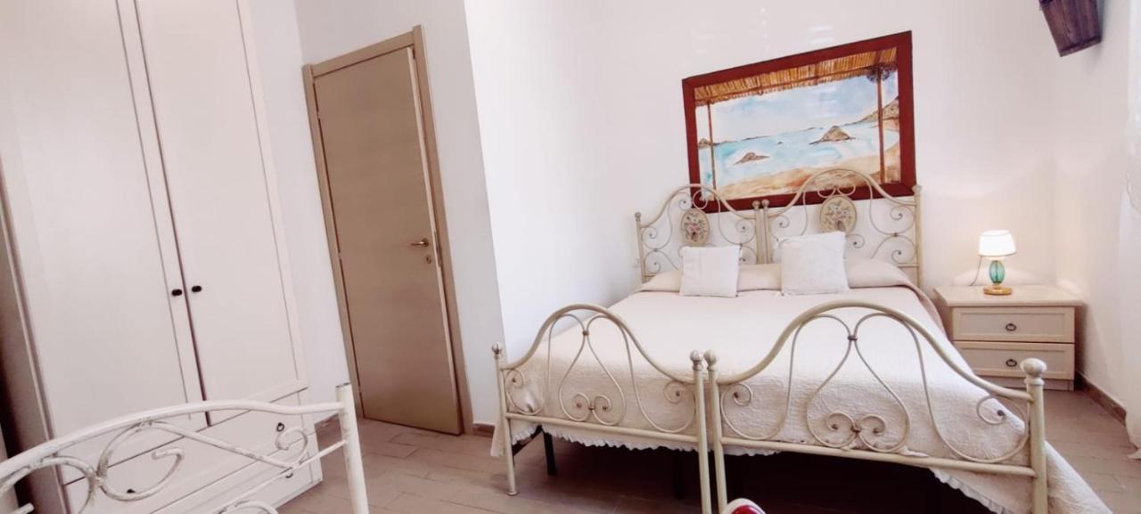 La Porta Sulla Costa Acomodação com café da manhã San Pantaleo Exterior foto