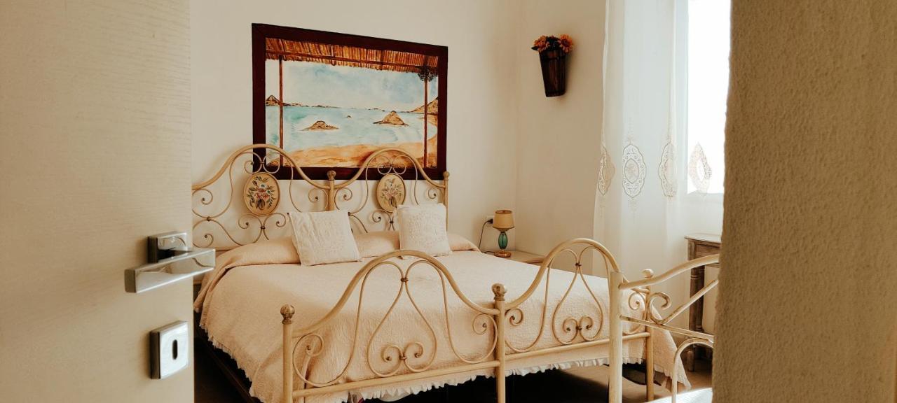 La Porta Sulla Costa Acomodação com café da manhã San Pantaleo Exterior foto