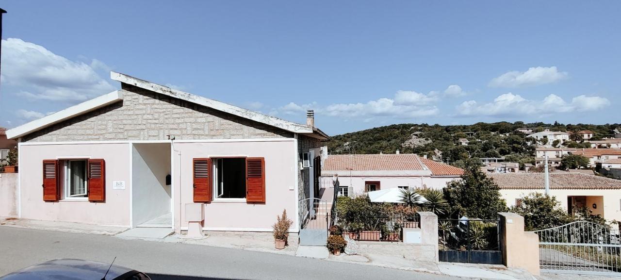 La Porta Sulla Costa Acomodação com café da manhã San Pantaleo Exterior foto