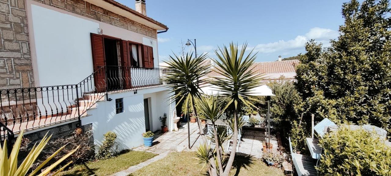 La Porta Sulla Costa Acomodação com café da manhã San Pantaleo Exterior foto