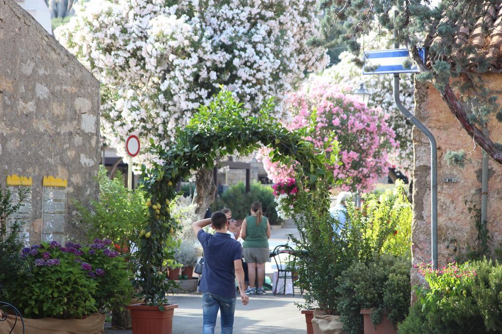 La Porta Sulla Costa Acomodação com café da manhã San Pantaleo Exterior foto