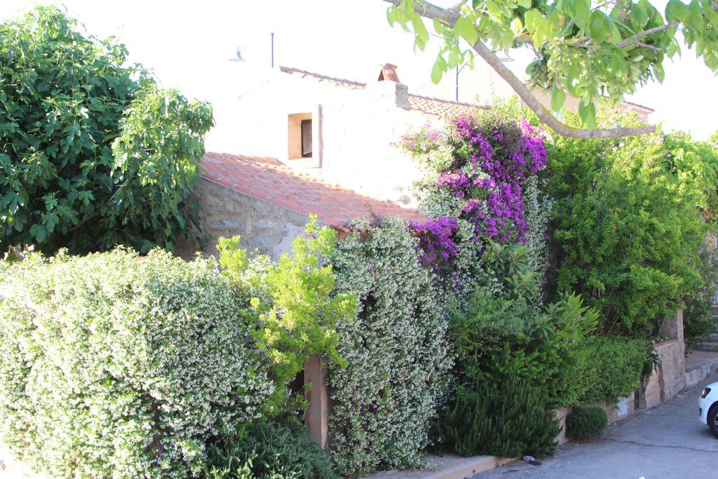 La Porta Sulla Costa Acomodação com café da manhã San Pantaleo Exterior foto