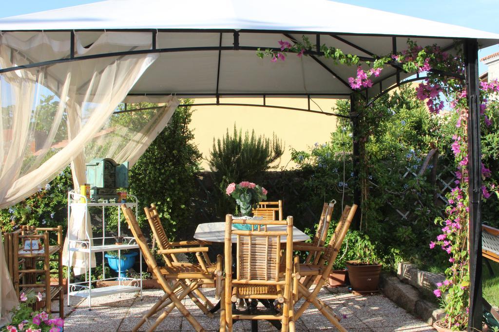 La Porta Sulla Costa Acomodação com café da manhã San Pantaleo Exterior foto