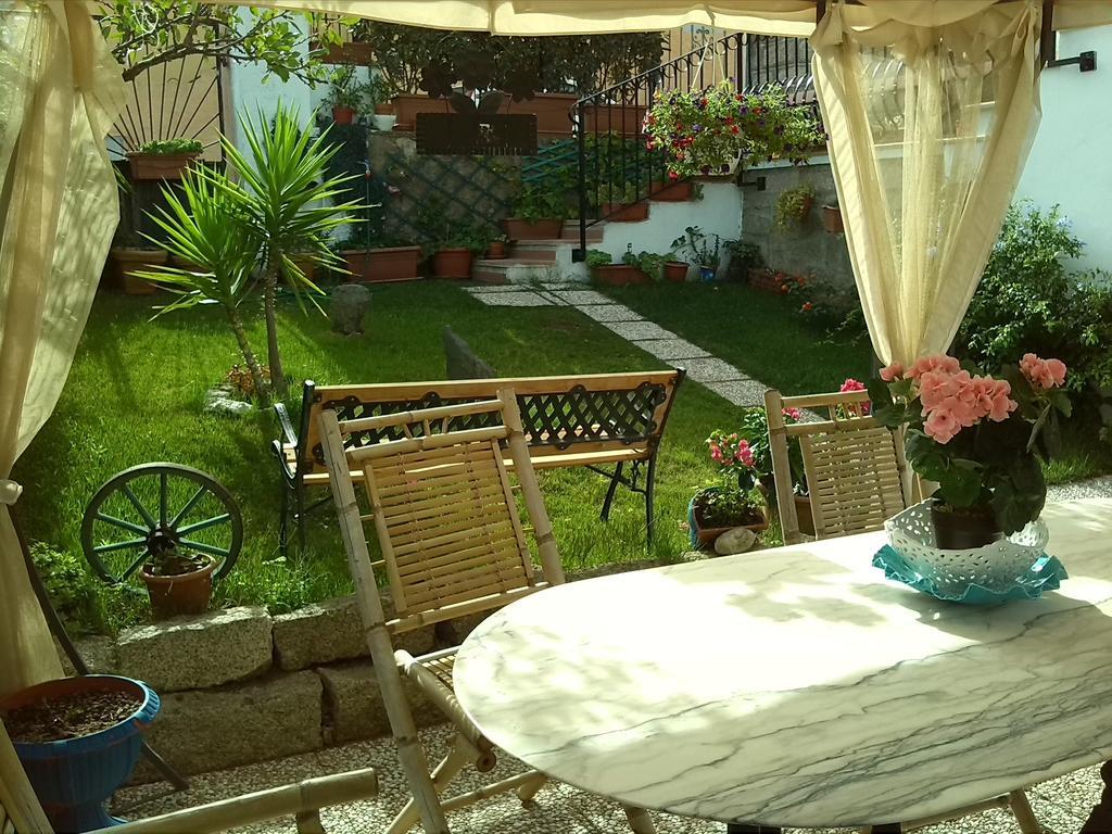 La Porta Sulla Costa Acomodação com café da manhã San Pantaleo Exterior foto